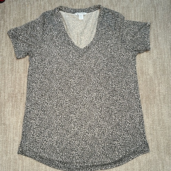 Athleta Breezy V-Neck Modal Shirt L Leopard Print Short Sleeve Activewear L - Picture 1 of 6